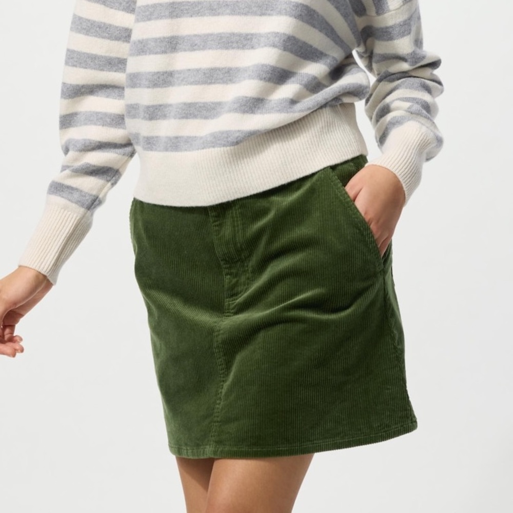 Uniqlo Corduroy Skirt Green Small worn once - Picture 5 of 6